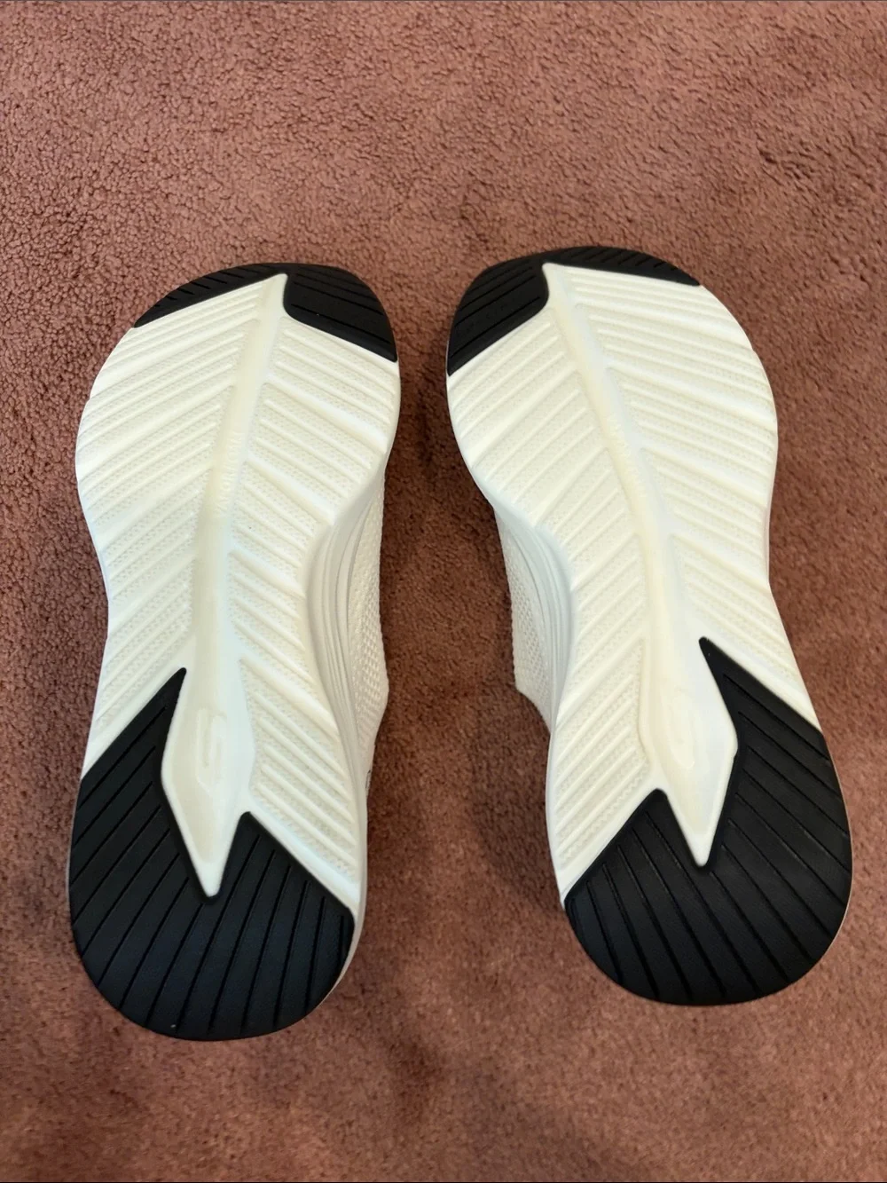 Skechers Men's White Slip-On Knit Athletic Sneakers Vaporfoam breathable comfort